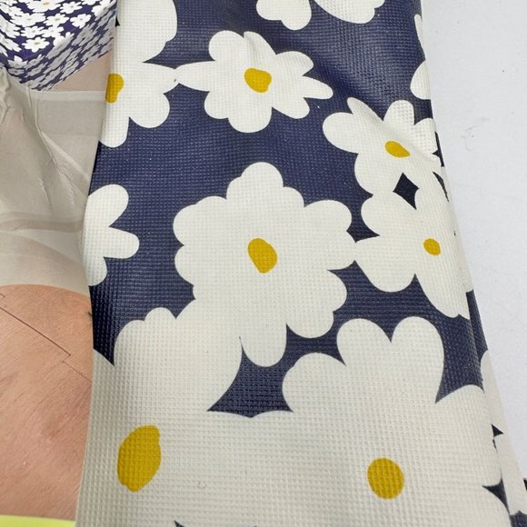 Kohl's Celebrate Spring Together Vinyl Tablecloth 70in Round Blue White Flowers - Picture 3 of 7